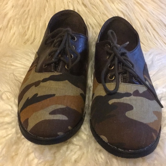 Camouflage oxford Flats - Picture 2 of 3